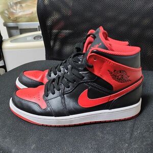 AIR JORDAN 1 MID 