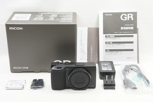 【適格請求書発行】新品級 RICOH リコー GR III 24.2MP APS-C コンパクトデジタルカメラ 元箱付【アルプスカメラ】240524a