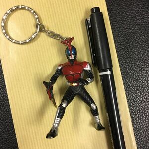 Kamen Rider Kabuto, мини фигурка брелок для ключа, немного цвет . вытертая краска, залысина .., загрязнения тоже есть 