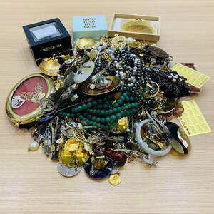 [H11351aEM]1 jpy ~ plating . summarize 4000g and more MADARANINGEN SEKONDA accessory necklace ring brooch earrings junk 