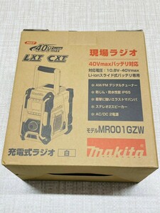 ほぼ未使用品　makita マキタ　充電式ラジオ　白　MR001　GZW　40Vmaxバッテリ対応　4310