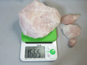 紅水晶　ローズクォーツ　原石　4個（1,949グラム）