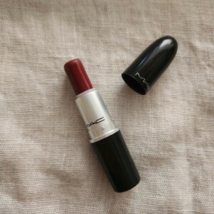 MAC*NC8* lip lipstick 