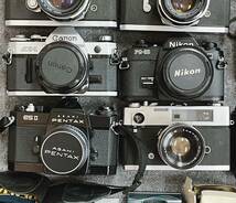F：大量 カメラ レンズ アクセサリーなど まとめて（キャノン AE-1・オリンパス PEN・アサヒペンタックス・ニコン・ヤシカなど色々）_画像3