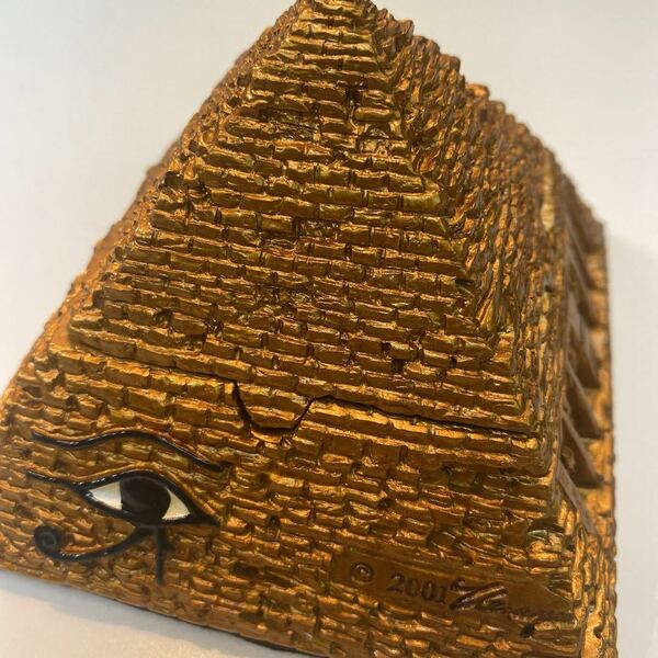 新品エジプトピラミッド灰皿　置物