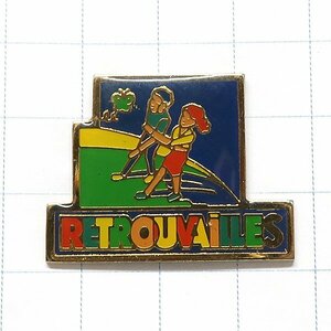 DKG★ PINS ピンズ ピンバッチ ピンバッジ ピンバッヂ P1994　RETROUVAILLES　リコンビニ　再会　回復　散歩　