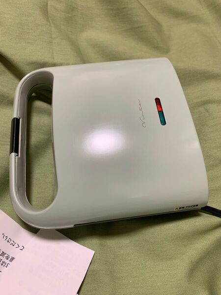 ホットサンドメーカー 電気式 (株)ドウシジャ CZ-HS70V 700W サイズ W23.5×D23.5×H9.5 1.9kg