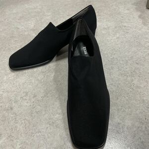 New Bell Tokyo パンプス　黒　25.5センチ