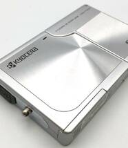 8913K☆京セラ KYOCERA Finecam SL300R デジカメ 本体 中古 ジャンク シルバー 動作未確認_画像3