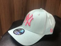 ニューエラ キャップ ニューヨークヤンキース NEW ERA CAP 帽子 ブルー青系　フリーサイズ　NY ピンク刺繍入_画像1