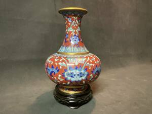 中国製　七宝焼壺　木製台付　形の良い壺です