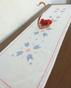  France antique city bro can to soft cotton cloth . polite . was subjected to Cross stitch embroidery . wonderful table runner 