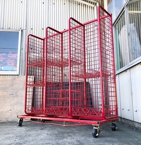 [ the US armed forces discharge goods ] with casters . locker storage rack net shelves fire fighting . for locker storage rack open rack *BE8FM-W#24