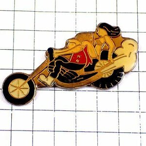 ピンバッジ・ビキニのセクシー女の子とバイクに乗る◆フランス限定ピンズ◆レアなヴィンテージものピンバッチ