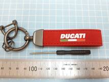 ☆★ Ducati キーホルダー ★ 赤スエード風ドゥカティ～♪ ★ 一個 ★ 【嬉しいね送料無料♪】 ★☆_画像2