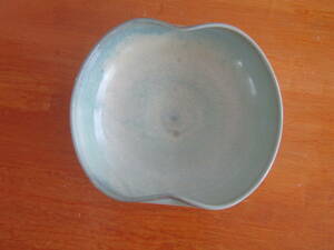 　　陶器　飾り皿　平皿　盛皿　花皿　横２4ｃｍ×縦２1ｃｍ高さ8ｃｍ