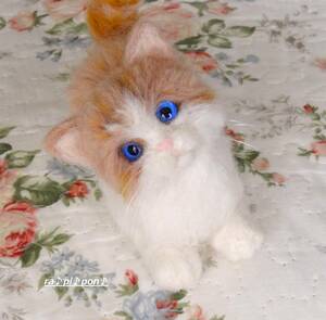 マンチカンの子猫ちゃん　羊毛フェルト猫　茶白猫　可愛い猫　インテリア雑貨　ハンドメイド　大きめサイズ　置物　人形