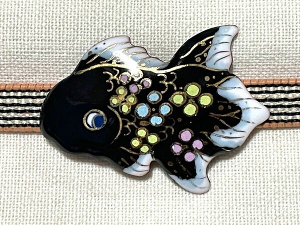 NO.1359 帯留め 七宝焼 金魚 魚(帯留 帯飾り 和装小物)