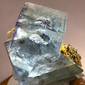 類稀な透明感！アイスブルーフローライト／蛍石　原石　 鉱物　標本　宝石　鉱石　パワーストーン　天然石　コレクション　置物