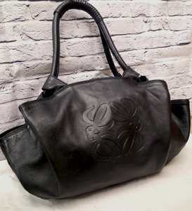 美品◆LOEWE ロエベ NAPPA AIRE ナッパアイレ 巾着型 ワンショルダー レザー トート バッグ 黒◆ナッパアイレから使い回しに便利なブラック