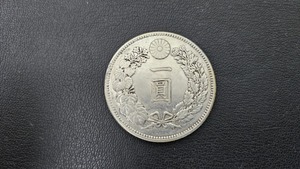 【F8263】美品 古銭 旧一圓銀貨 明治三十五年 直径38.18㎝　幅2.69㎜ 重さ26.9g