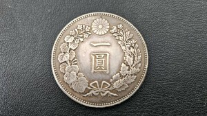 【F8253】《美品》 古銭 旧一圓銀貨 明治二十二年 直径38.11㎜　幅2.79㎜ 重さ27.0g