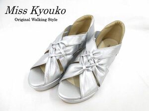 送料300円(税込)■zf086■Miss Kyouko 4E牛革すっきり美脚サンダル 23.5cm シルバー 11000円相当【シンオク】