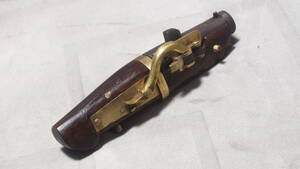  netsuke iron .( old style gun matchlock ) calibre 7mm rank mechanism moveable replica .. for total length 11.8cm rank 