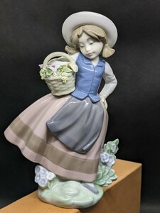  Lladro [.. цветок. аромат ]figi Lynn керамика кукла перевод есть 