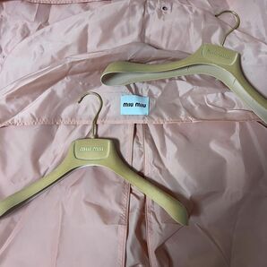  (ミュウミュウ)miumiu ガーメント ジャケット スーツカバー 衣装ケース 洋服カバー3個　ハンガー　2個