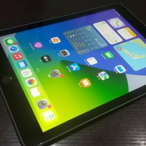 【外観美品♪】Apple iPad 第5世代 128GB Wi-Fi A1822(MP2H2J/A)スペースグレイ/動作品の画像1