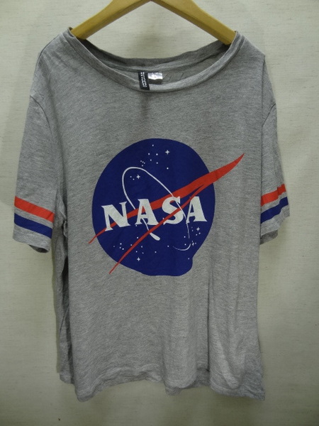 全国送料無料 エイチアンドエム H&M NASA レディース 首広め & 着丈短め クルーネック 肩紐付き 半袖 Tシャツ M(170/96A)