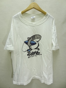 全国送料無料 USA アメリカ古着 crazy shirs クレージーシャツ SHARKA SURF CO.ハワイ メンズ サーフプリント 半袖 白色 Tシャツ S