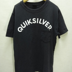 全国送料無料 クイックシルバー QUIKSILVER メンズ BIGロゴ＆胸ポケット付き 半袖 黒色 綿100% サーファーTシャツ Mサイズ