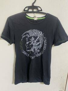 ディーゼル半袖Tシャツ 表記S 実寸サイズはS位です。黒×青 胸前にデザインロゴ