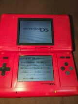 再出品 たまに電源落ちるためややジャンク Nintendo ニンテンドー DS 任天堂 アダプター付き 外観細かい傷、汚れあり。 レッド ＧＡＭＥ_画像2