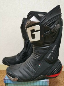 【GAERNE】 ライディングブーツ レーシングブーツ サイズ 26.5センチ ガエルネ 使用感少ない美品 バイクブーツ 黒系