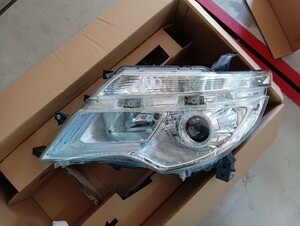 C26セレナ純正後期型LEDヘットライト左側