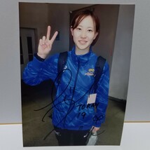 東レアローズ 松岡芽生 直筆サイン入り2L写真 Vリーグ 女子バレーボール_画像1