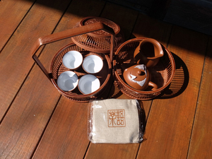 新品：茶器（茶語）CHINA TEA HOUSE セット内容（急須1個 茶杯4個 茶海1個 竹製二段収納・ふきん1枚）おまけ付き 