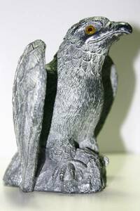 石彫刻 インテリア置物 カナダ製 手彫りストーン彫刻 風格の鷲 1個 