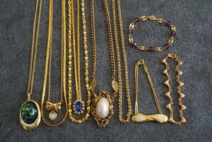 B1199 abroad made contains Gold color necklace bracele 10 point Vintage accessory large amount set together . summarize pendant 