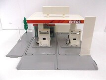 トミカタウン ガソリンスタンド ENEOS エネオス プラキッズ付き TAKARA TOMY/60サイズ_画像2