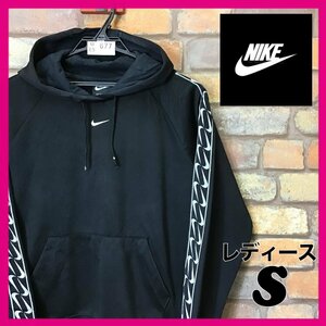 ME5-677★USA正規品★レアデザイン!!【NIKE ナイキ】黒 刺繍スウッシュ フーディー【レディース S】黒 パーカー トレーナー スウェット