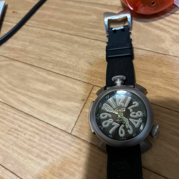 ガガミラノの腕時計オーバーホールが必要です壊れているわけではありません。まだ動きません。