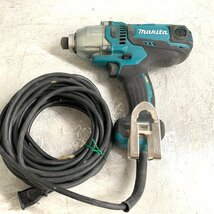 f001 E MAKITA マキタ モデル TD0220 インパクトドライバ 電動ドライバー コード式 電動工具 通電OK ジャンク_画像2