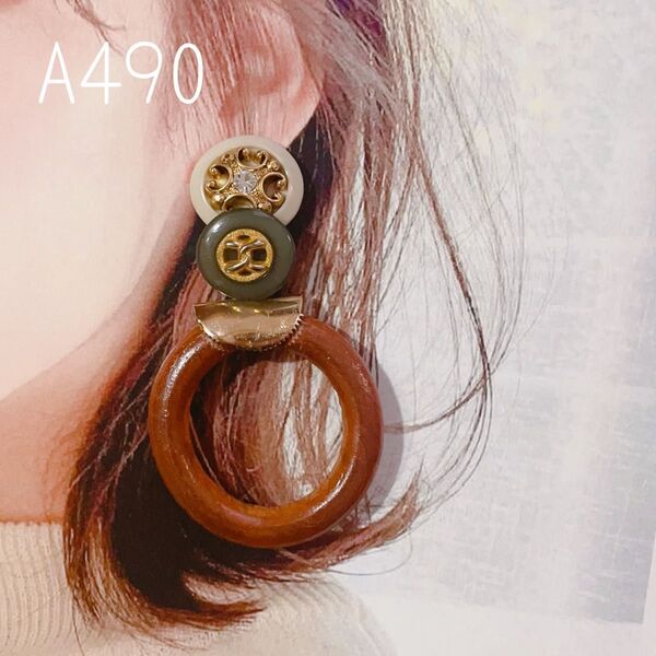 A490…ヴィンテージボタン×ウッドフープ イヤリング ピアス ハンドメイド
