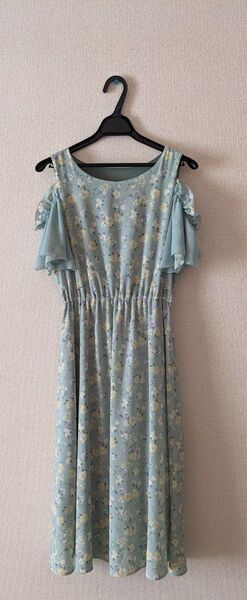 マジェスティックレゴン MAJESTIC LEGON オフショルダーワンピース 可憐 М