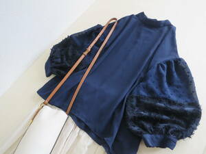 a.v.v* as good as new * blouse!*Y119
