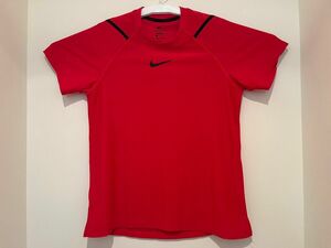 ナイキプロ 半袖 トレーニングウェア（Lサイズ）Tシャツ　スタンダードフィット 赤 プラクティスシャツ